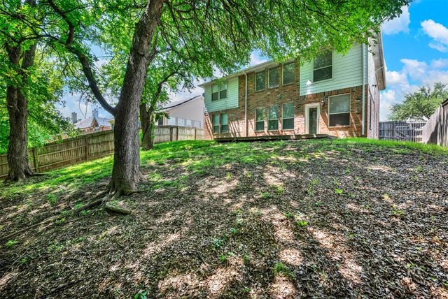 4450 Sharpsburg Drive, Grand Prairie, TX 75052