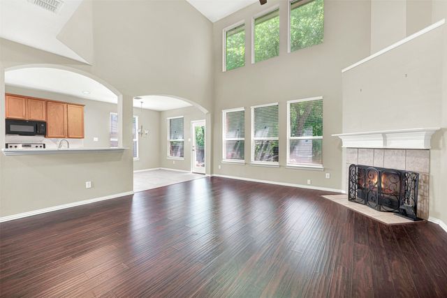 4450 Sharpsburg Drive, Grand Prairie, TX 75052