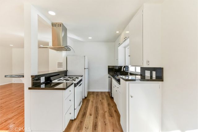 68 Lime Avenue 12, Long Beach, CA 90802