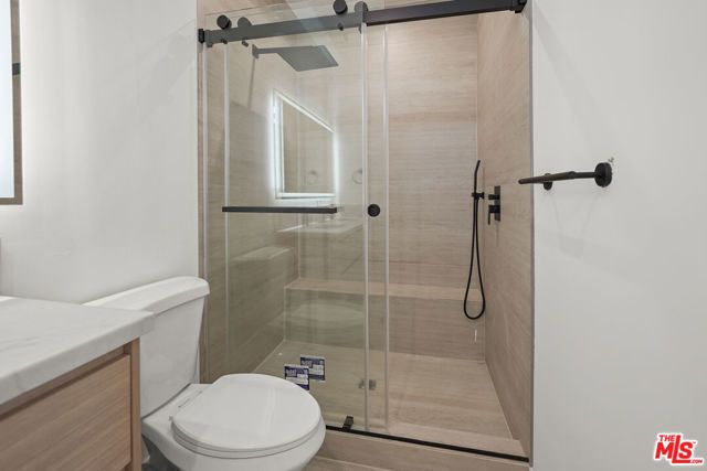 13694 Erwin Street 2, Van Nuys (los Angeles), CA 91401