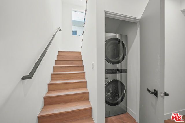 13694 Erwin Street 2, Van Nuys (los Angeles), CA 91401