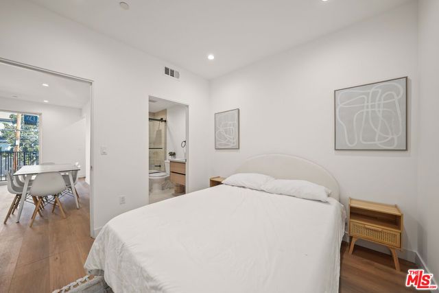 13694 Erwin Street 2, Van Nuys (los Angeles), CA 91401