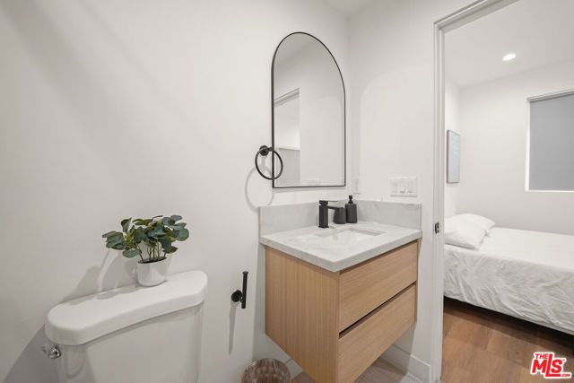 13694 Erwin Street 2, Van Nuys (los Angeles), CA 91401