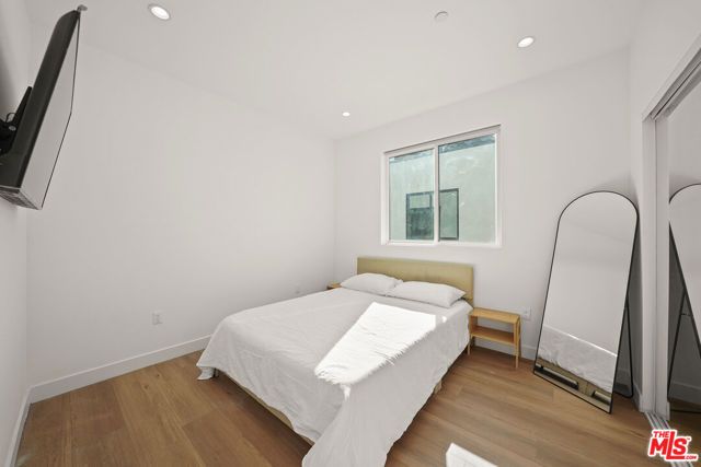 13694 Erwin Street 2, Van Nuys (los Angeles), CA 91401