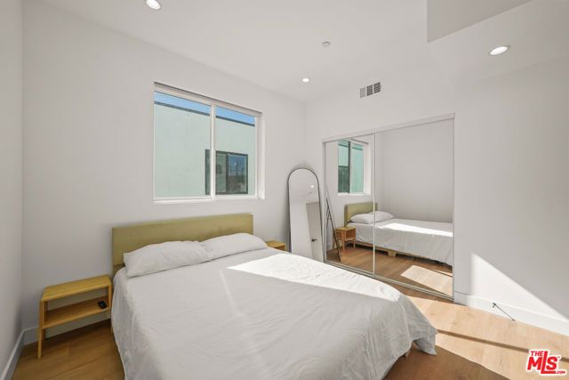 13694 Erwin Street 2, Van Nuys (los Angeles), CA 91401