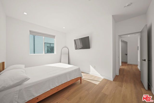 13694 Erwin Street 2, Van Nuys (los Angeles), CA 91401
