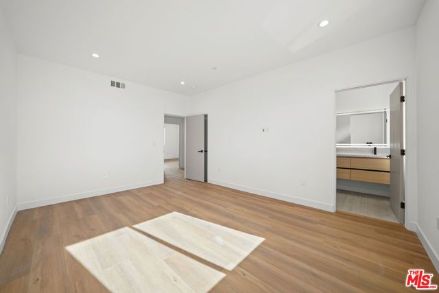 13694 Erwin Street 2, Van Nuys (los Angeles), CA 91401