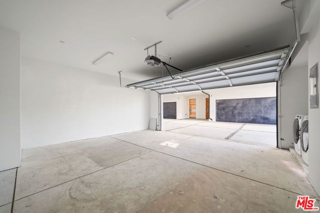 13694 Erwin Street 2, Van Nuys (los Angeles), CA 91401