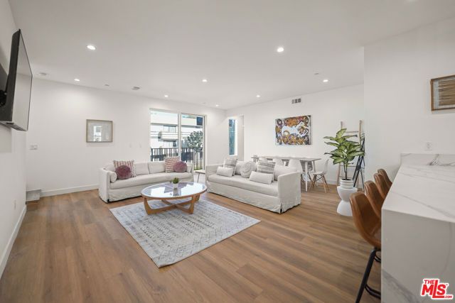 13694 Erwin Street 2, Van Nuys (los Angeles), CA 91401