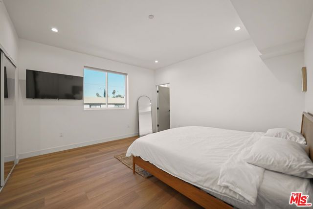 13694 Erwin Street 2, Van Nuys (los Angeles), CA 91401
