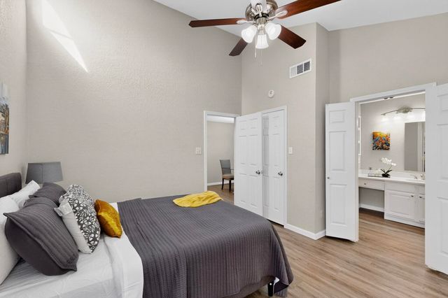 218 N Beacon Street 108, Dallas, TX 75214