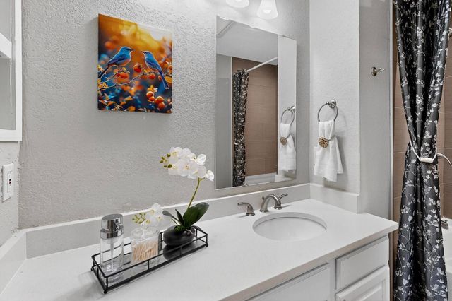 218 N Beacon Street 108, Dallas, TX 75214