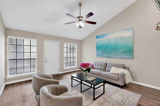 218 N Beacon Street 108, Dallas, TX 75214