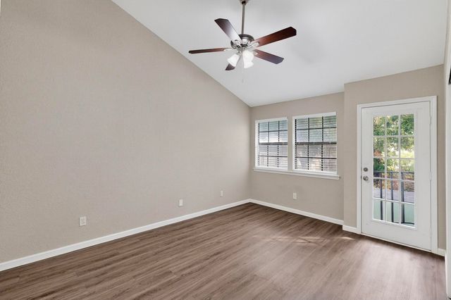 218 N Beacon Street 108, Dallas, TX 75214