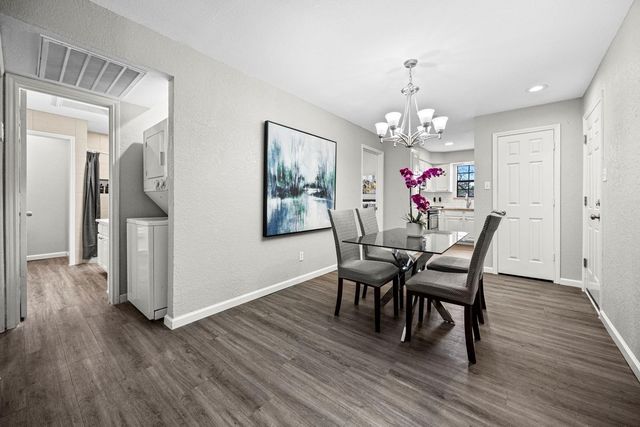 218 N Beacon Street 108, Dallas, TX 75214