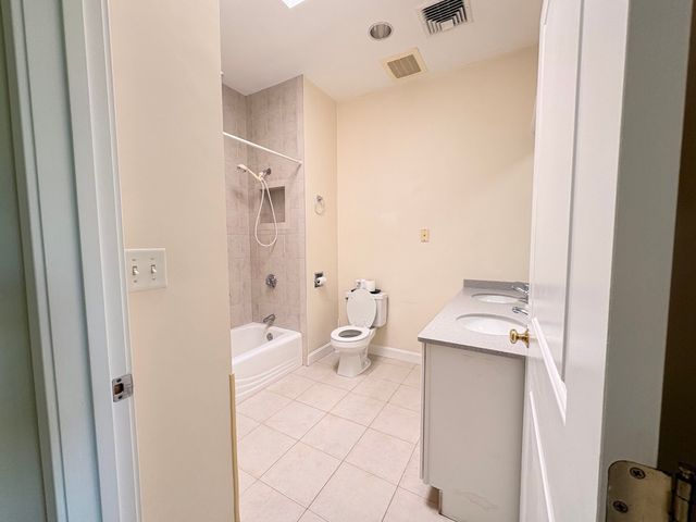 185 High St 303, Brookline, MA 02445