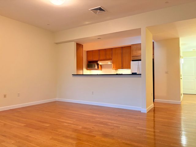 185 High St 303, Brookline, MA 02445