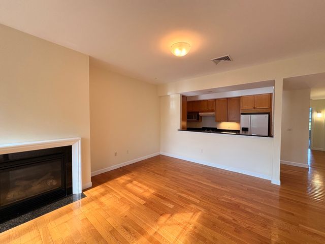 185 High St 303, Brookline, MA 02445