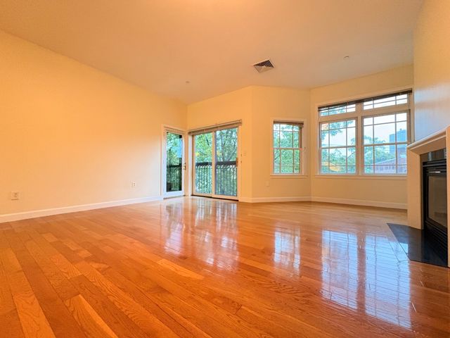 185 High St 303, Brookline, MA 02445