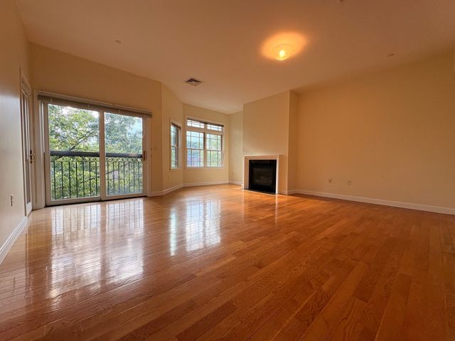 185 High St 303, Brookline, MA 02445