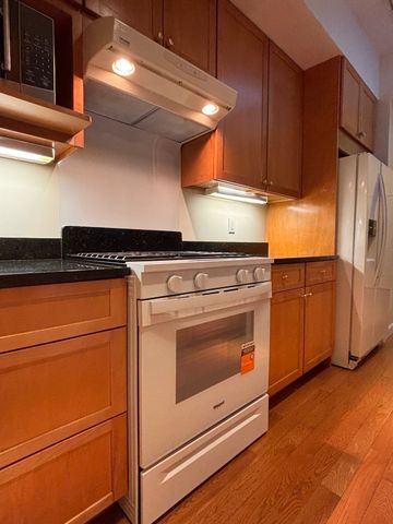 185 High St 303, Brookline, MA 02445