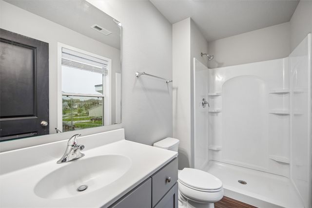 4515 E 48th Street, Des Moines, IA 50317