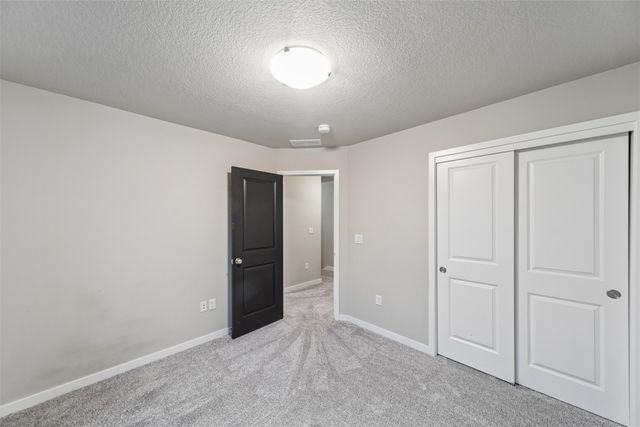 4515 E 48th Street, Des Moines, IA 50317