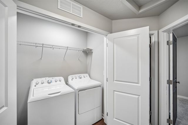 4515 E 48th Street, Des Moines, IA 50317