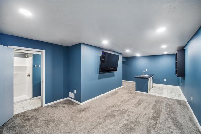 4515 E 48th Street, Des Moines, IA 50317