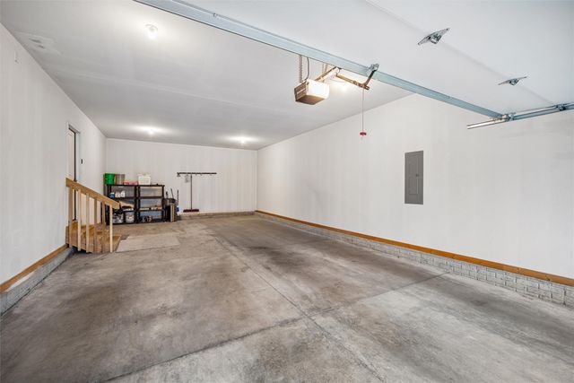4515 E 48th Street, Des Moines, IA 50317