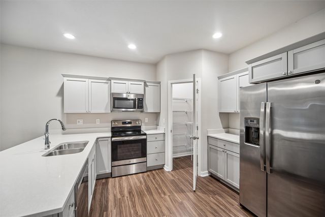 4515 E 48th Street, Des Moines, IA 50317