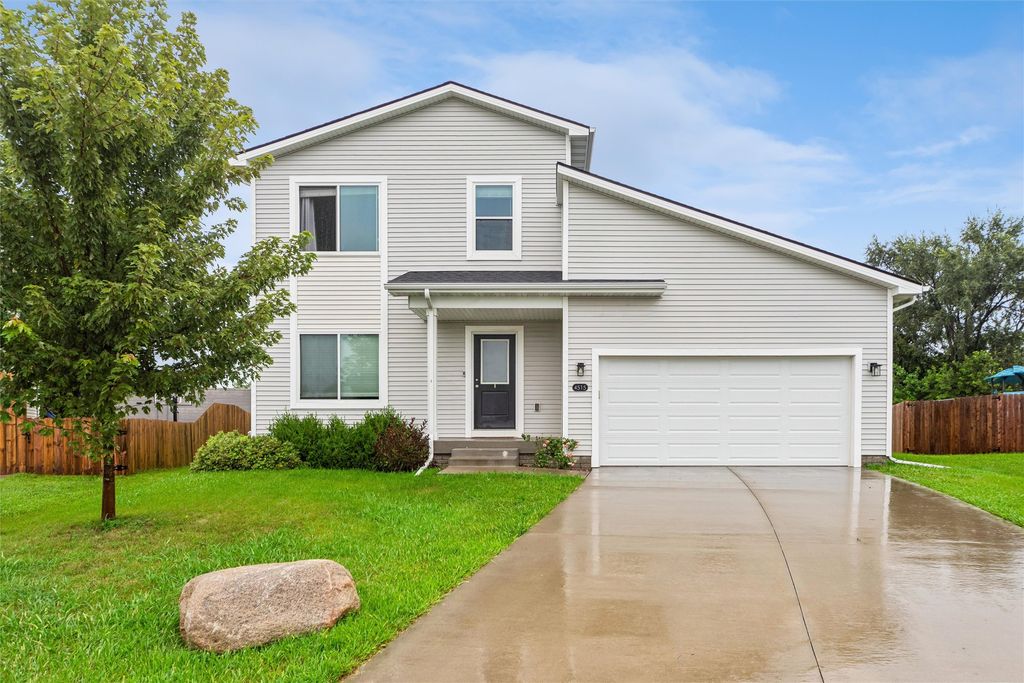 4515 E 48th Street, Des Moines, IA 50317