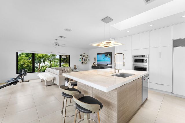 1102 Highland Beach Drive 2w, Highland Beach, FL 33487