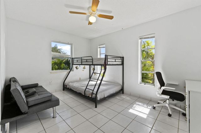 276 NE Summer Road, Port St. Lucie, FL 34983