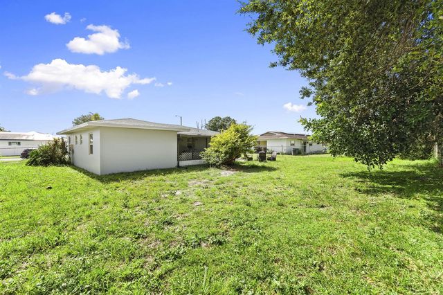 276 NE Summer Road, Port St. Lucie, FL 34983