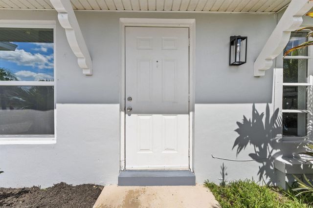 276 NE Summer Road, Port St. Lucie, FL 34983