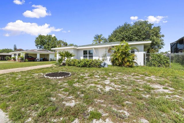 276 NE Summer Road, Port St. Lucie, FL 34983