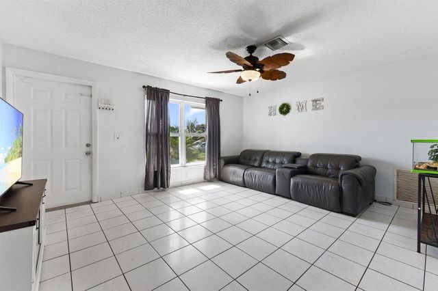 276 NE Summer Road, Port St. Lucie, FL 34983