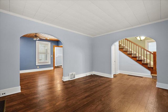 1037 Washington Avenue, Grand Haven, MI 49417