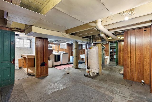 1037 Washington Avenue, Grand Haven, MI 49417