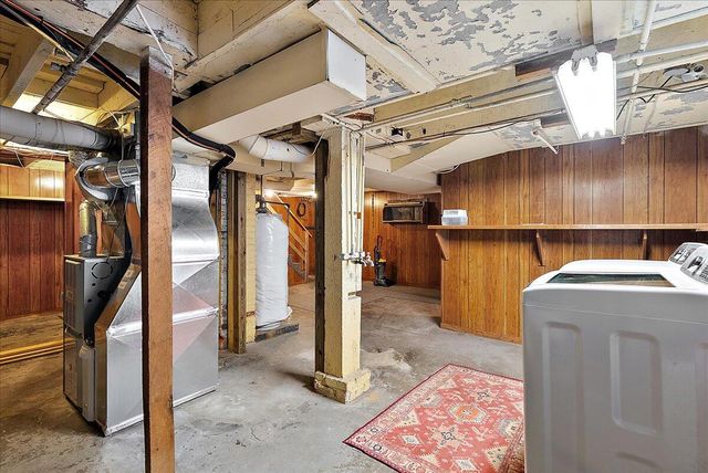 1037 Washington Avenue, Grand Haven, MI 49417