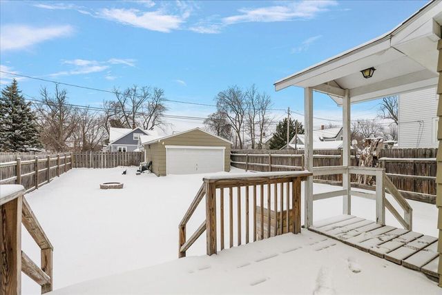 1037 Washington Avenue, Grand Haven, MI 49417