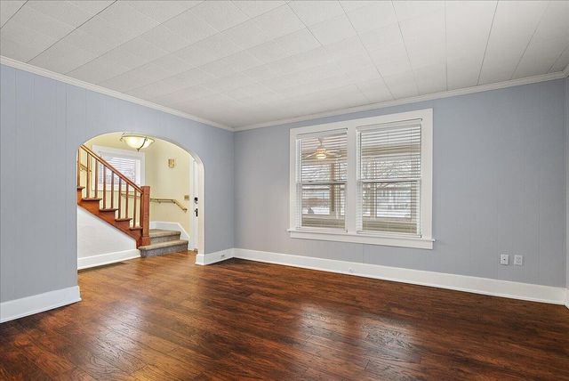 1037 Washington Avenue, Grand Haven, MI 49417