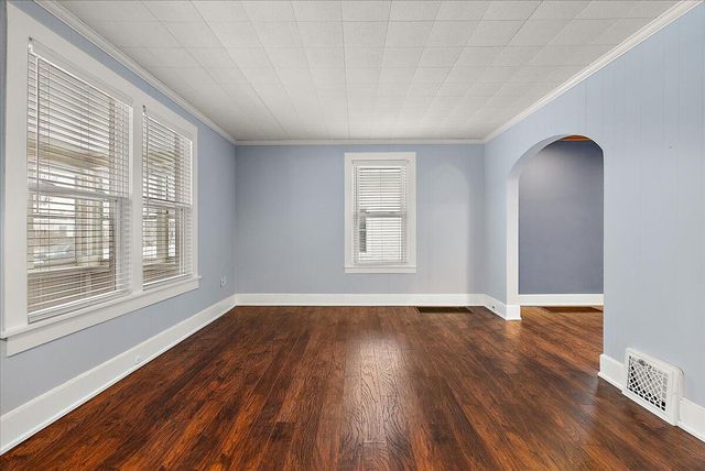 1037 Washington Avenue, Grand Haven, MI 49417