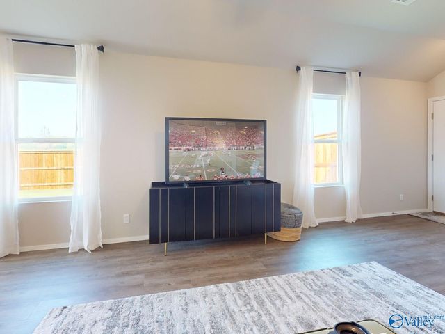4033 White River, Decatur, AL 35603