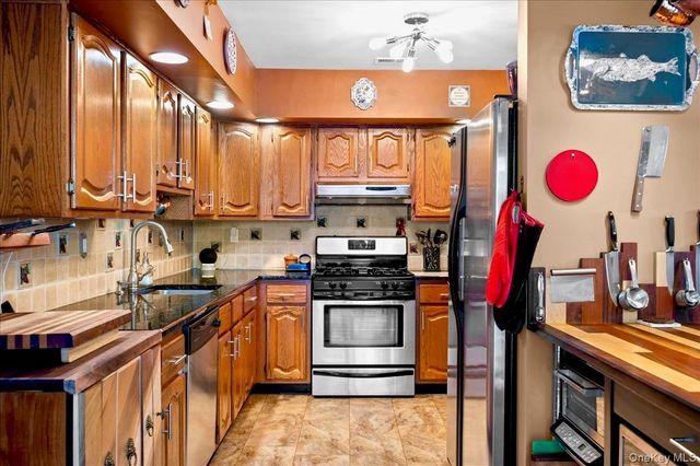 25 Village Gate Way 25, Nyack, NY 10960