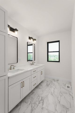 7184 Pfeil Bend, Sun Prairie, WI 53590