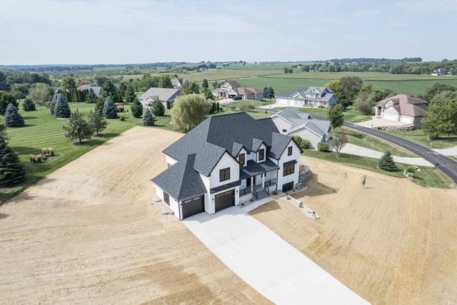 7184 Pfeil Bend, Sun Prairie, WI 53590