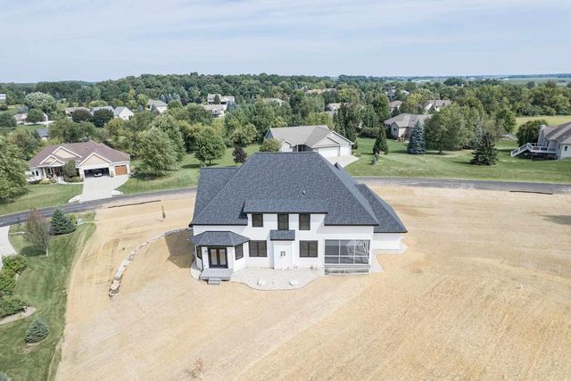7184 Pfeil Bend, Sun Prairie, WI 53590
