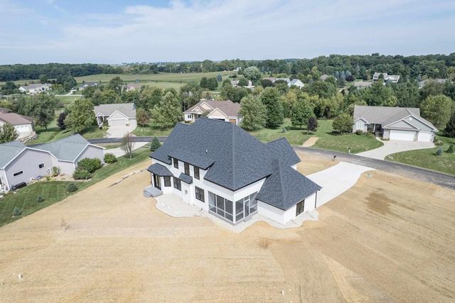 7184 Pfeil Bend, Sun Prairie, WI 53590